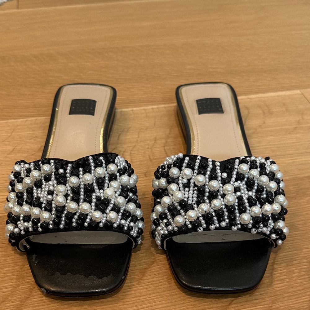 White House Black Market Pearl and Bead Slides Sz 8